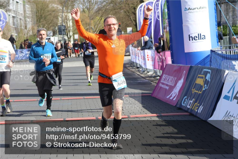 12.04.2026 - 45. Internationalen Wilhelmsburger Insellauf Strokosch-Dieckow http://msf.ph/oto/9453799 12.04.2026 10:40:49 Ziel 3144, 5606, 3702, 4907, 2525, 3677, 2379 meine-sportfotos.de