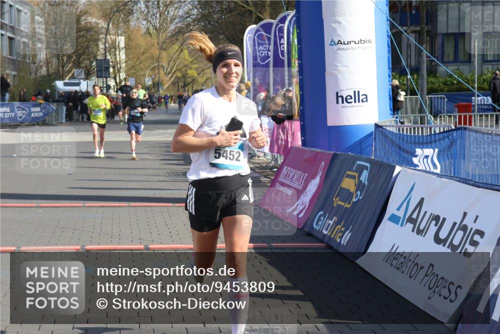12.04.2026 - 45. Internationalen Wilhelmsburger Insellauf Strokosch-Dieckow http://msf.ph/oto/9453809 12.04.2026 10:28:43 Ziel 2851, 5452, 4995 meine-sportfotos.de