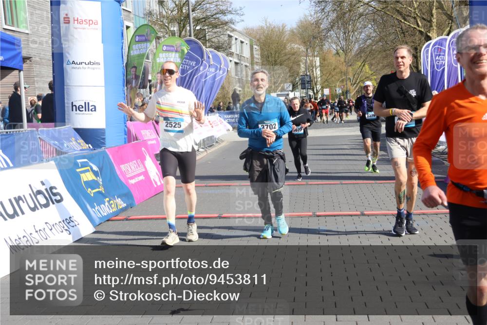 12.04.2026 - 45. Internationalen Wilhelmsburger Insellauf Strokosch-Dieckow http://msf.ph/oto/9453811 12.04.2026 10:40:50 Ziel 5606, 3702, 4907, 2525, 3677, 2379 meine-sportfotos.de