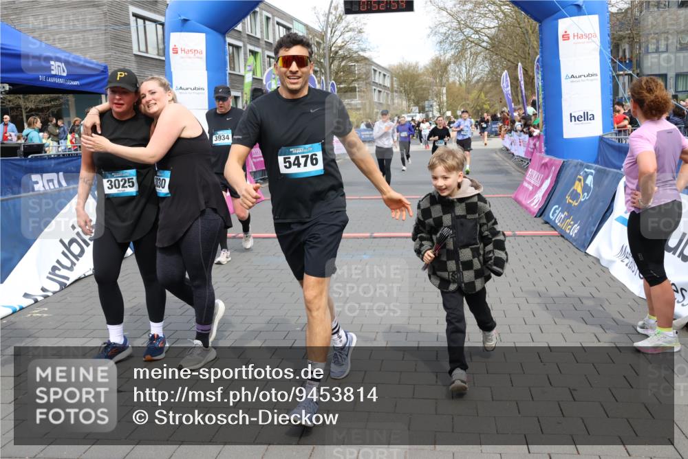 12.04.2026 - 45. Internationalen Wilhelmsburger Insellauf Strokosch-Dieckow http://msf.ph/oto/9453814 12.04.2026 13:05:53 Ziel 5476, 4105, 3934, 5597, 5249, 5263, 5414 meine-sportfotos.de