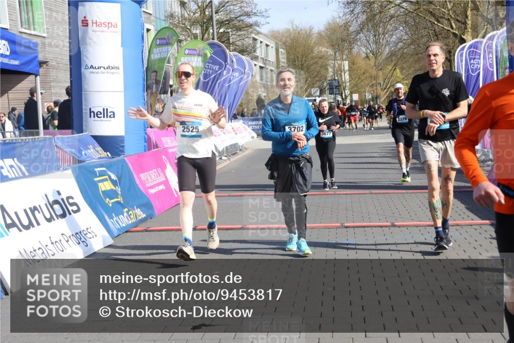 12.04.2026 - 45. Internationalen Wilhelmsburger Insellauf Strokosch-Dieckow http://msf.ph/oto/9453817 12.04.2026 10:40:51 Ziel 5606, 3702, 4907, 2525, 3677, 2379 meine-sportfotos.de