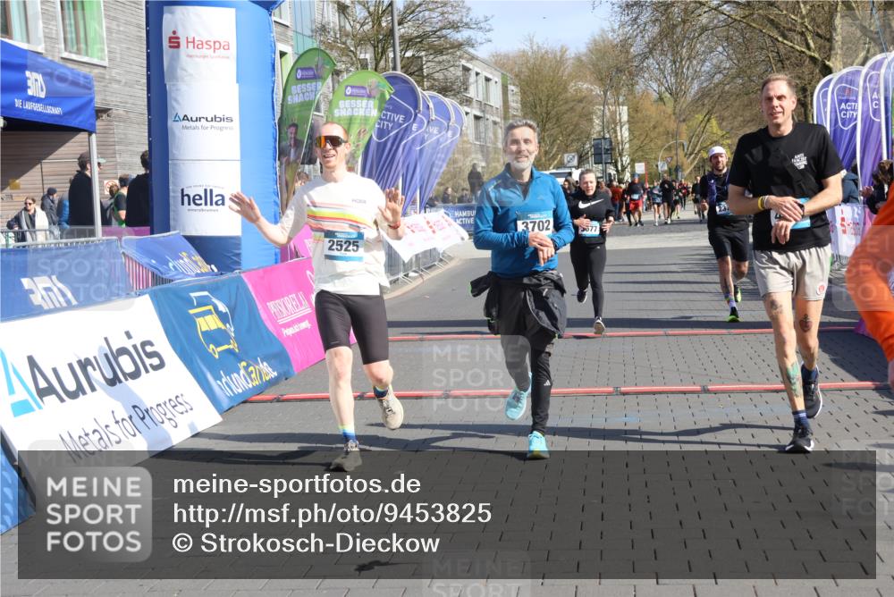 12.04.2026 - 45. Internationalen Wilhelmsburger Insellauf Strokosch-Dieckow http://msf.ph/oto/9453825 12.04.2026 10:40:51 Ziel 5606, 3702, 4907, 2525, 3677, 2379 meine-sportfotos.de