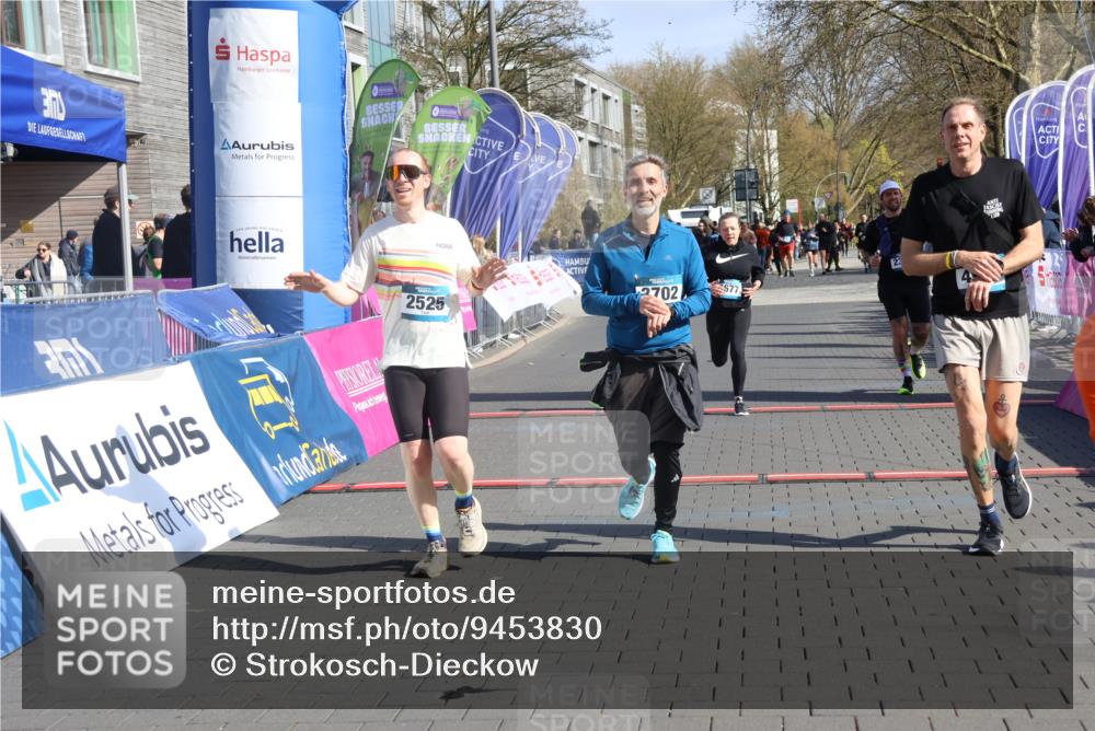 12.04.2026 - 45. Internationalen Wilhelmsburger Insellauf Strokosch-Dieckow http://msf.ph/oto/9453830 12.04.2026 10:40:51 Ziel 5606, 3702, 4907, 2525, 3677, 2379 meine-sportfotos.de