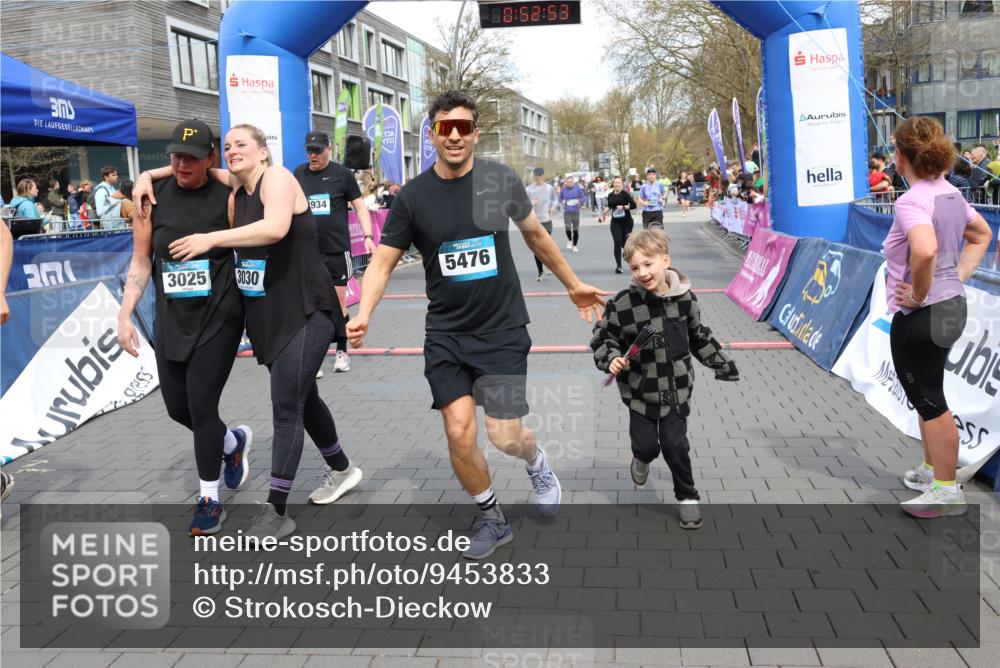 12.04.2026 - 45. Internationalen Wilhelmsburger Insellauf Strokosch-Dieckow http://msf.ph/oto/9453833 12.04.2026 13:05:53 Ziel 5476, 4105, 3934, 5597, 5249, 5263, 5414 meine-sportfotos.de
