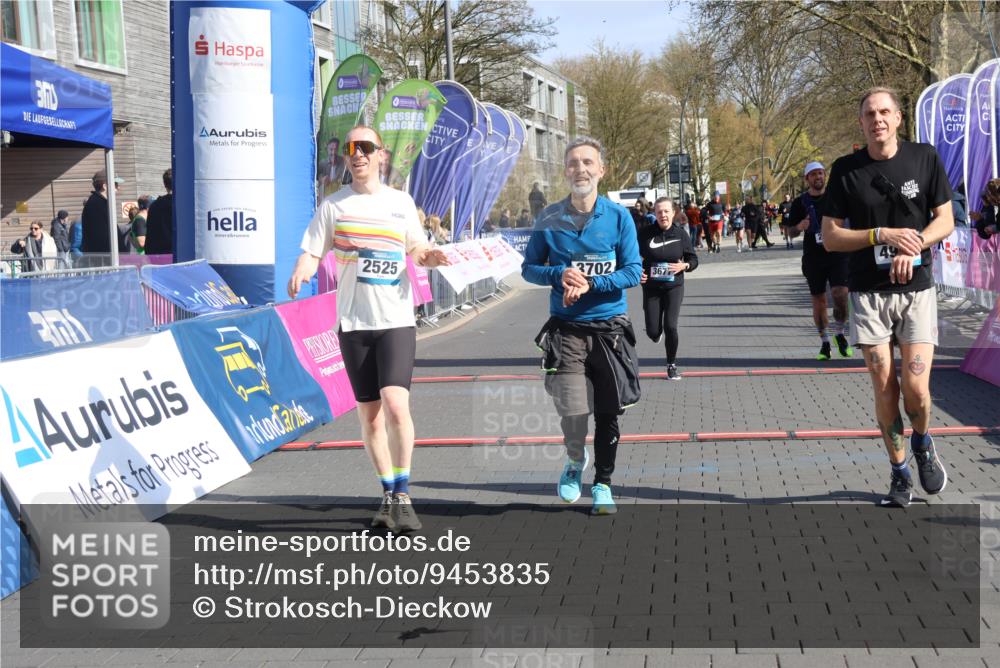 12.04.2026 - 45. Internationalen Wilhelmsburger Insellauf Strokosch-Dieckow http://msf.ph/oto/9453835 12.04.2026 10:40:51 Ziel 5606, 3702, 4907, 2525, 3677, 2379 meine-sportfotos.de