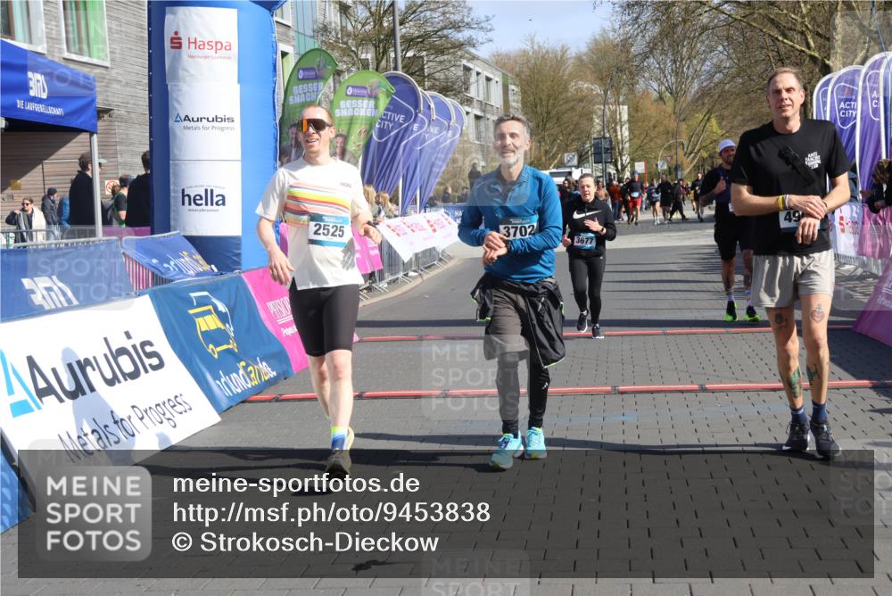 12.04.2026 - 45. Internationalen Wilhelmsburger Insellauf Strokosch-Dieckow http://msf.ph/oto/9453838 12.04.2026 10:40:51 Ziel 5606, 3702, 4907, 2525, 3677, 2379 meine-sportfotos.de