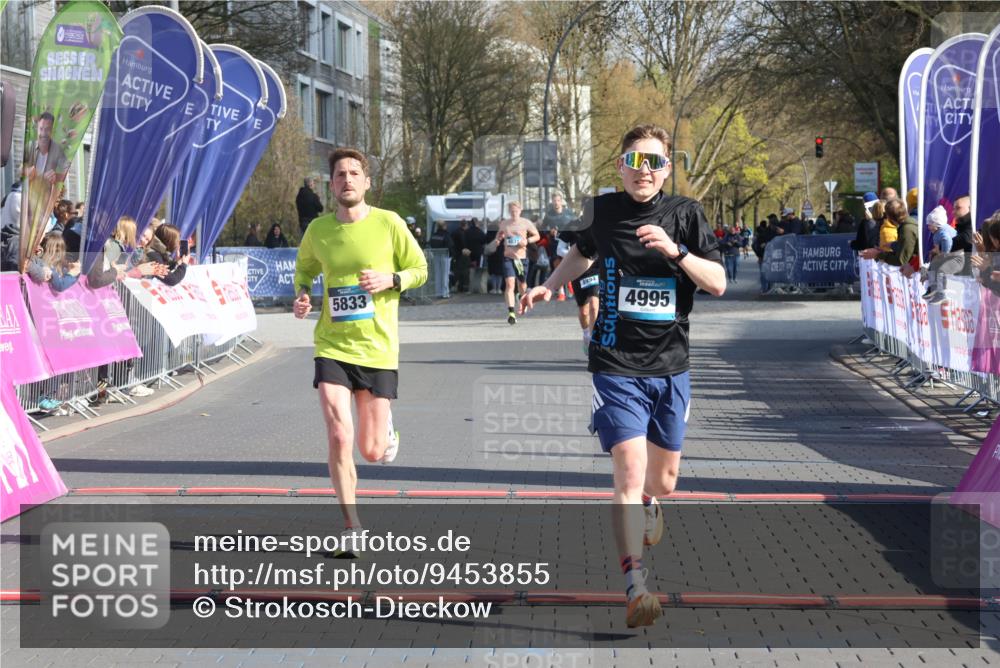12.04.2026 - 45. Internationalen Wilhelmsburger Insellauf Strokosch-Dieckow http://msf.ph/oto/9453855 12.04.2026 10:28:48 Ziel 4995, 5833 meine-sportfotos.de