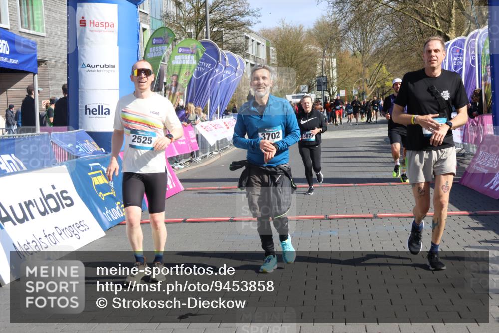 12.04.2026 - 45. Internationalen Wilhelmsburger Insellauf Strokosch-Dieckow http://msf.ph/oto/9453858 12.04.2026 10:40:51 Ziel 5606, 3702, 4907, 2525, 3677, 2379 meine-sportfotos.de