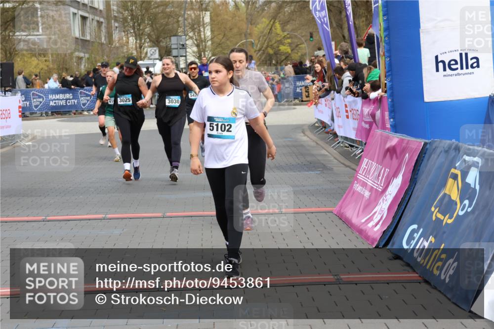 12.04.2026 - 45. Internationalen Wilhelmsburger Insellauf Strokosch-Dieckow http://msf.ph/oto/9453861 12.04.2026 13:05:46 Ziel 5580, 2433, 5102, 5295, 3025, 3030, 5476, 4105 meine-sportfotos.de