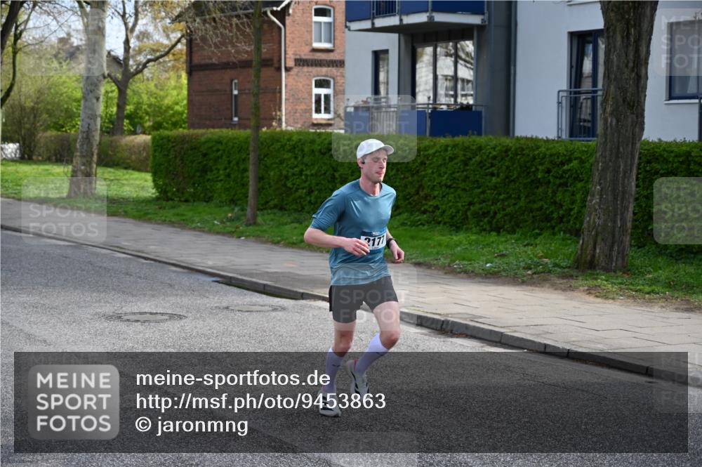 12.04.2026 - 45. Internationalen Wilhelmsburger Insellauf J. Mangold http://msf.ph/oto/9453863 12.04.2026 10:15:18 Ziel 2177, 2281, 5302, 2970 meine-sportfotos.de