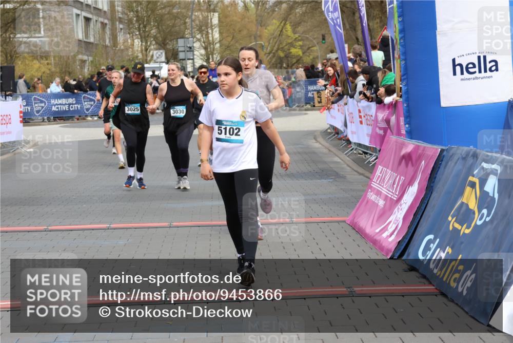 12.04.2026 - 45. Internationalen Wilhelmsburger Insellauf Strokosch-Dieckow http://msf.ph/oto/9453866 12.04.2026 13:05:46 Ziel 5580, 2433, 5102, 5295, 3025, 3030, 5476, 4105 meine-sportfotos.de