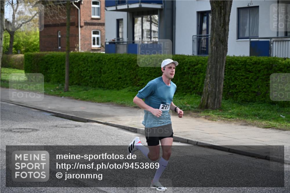 12.04.2026 - 45. Internationalen Wilhelmsburger Insellauf J. Mangold http://msf.ph/oto/9453869 12.04.2026 10:15:18 Ziel 2177, 2281, 5302, 2970 meine-sportfotos.de