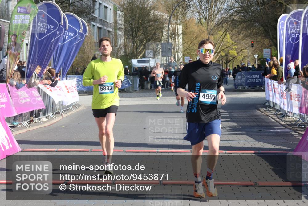 12.04.2026 - 45. Internationalen Wilhelmsburger Insellauf Strokosch-Dieckow http://msf.ph/oto/9453871 12.04.2026 10:28:48 Ziel 4995, 5833 meine-sportfotos.de