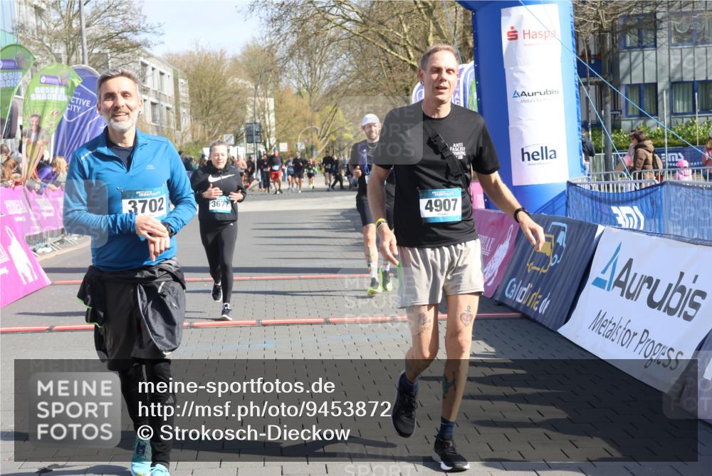 12.04.2026 - 45. Internationalen Wilhelmsburger Insellauf Strokosch-Dieckow http://msf.ph/oto/9453872 12.04.2026 10:40:52 Ziel 5606, 3702, 4907, 2525, 3677, 2379 meine-sportfotos.de