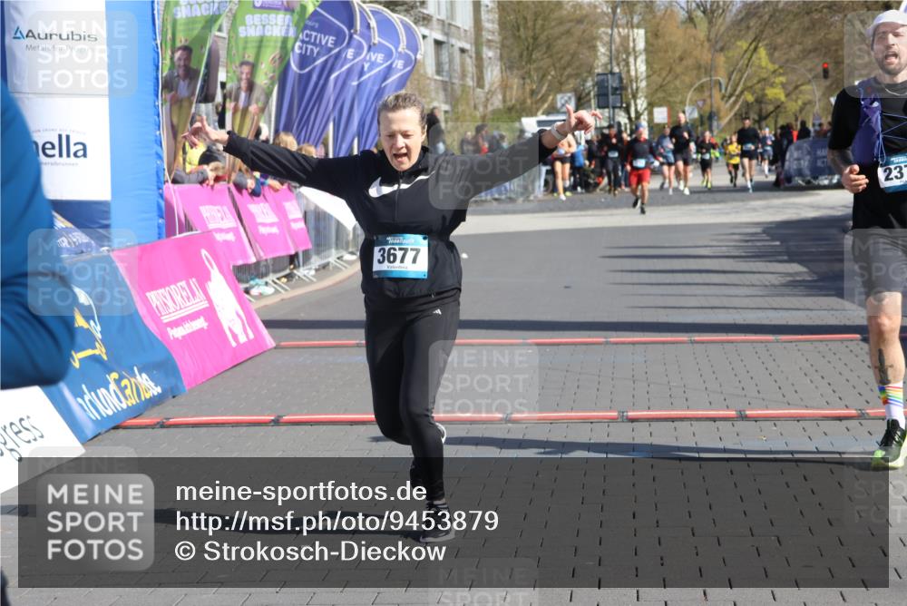 12.04.2026 - 45. Internationalen Wilhelmsburger Insellauf Strokosch-Dieckow http://msf.ph/oto/9453879 12.04.2026 10:40:53 Ziel 3702, 4907, 2525, 3677, 2379 meine-sportfotos.de