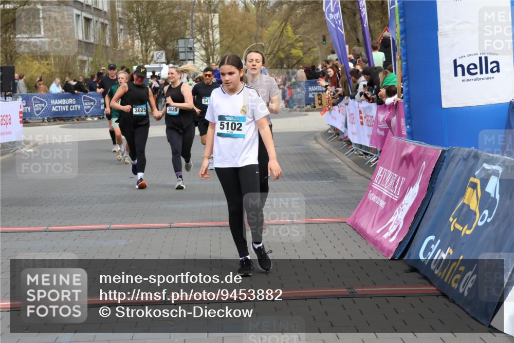 12.04.2026 - 45. Internationalen Wilhelmsburger Insellauf Strokosch-Dieckow http://msf.ph/oto/9453882 12.04.2026 13:05:46 Ziel 5580, 2433, 5102, 5295, 3025, 3030, 5476, 4105 meine-sportfotos.de