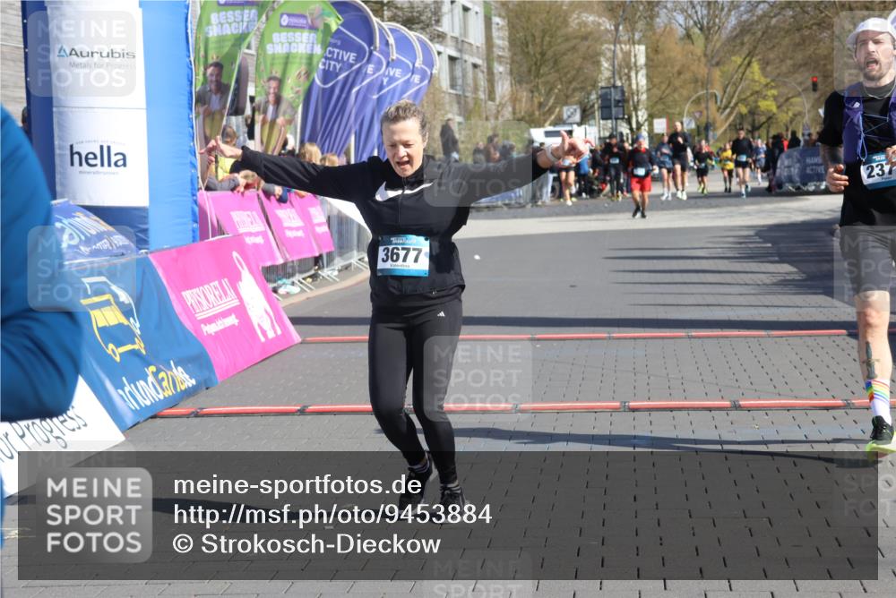 12.04.2026 - 45. Internationalen Wilhelmsburger Insellauf Strokosch-Dieckow http://msf.ph/oto/9453884 12.04.2026 10:40:54 Ziel 2525, 3677, 2379 meine-sportfotos.de