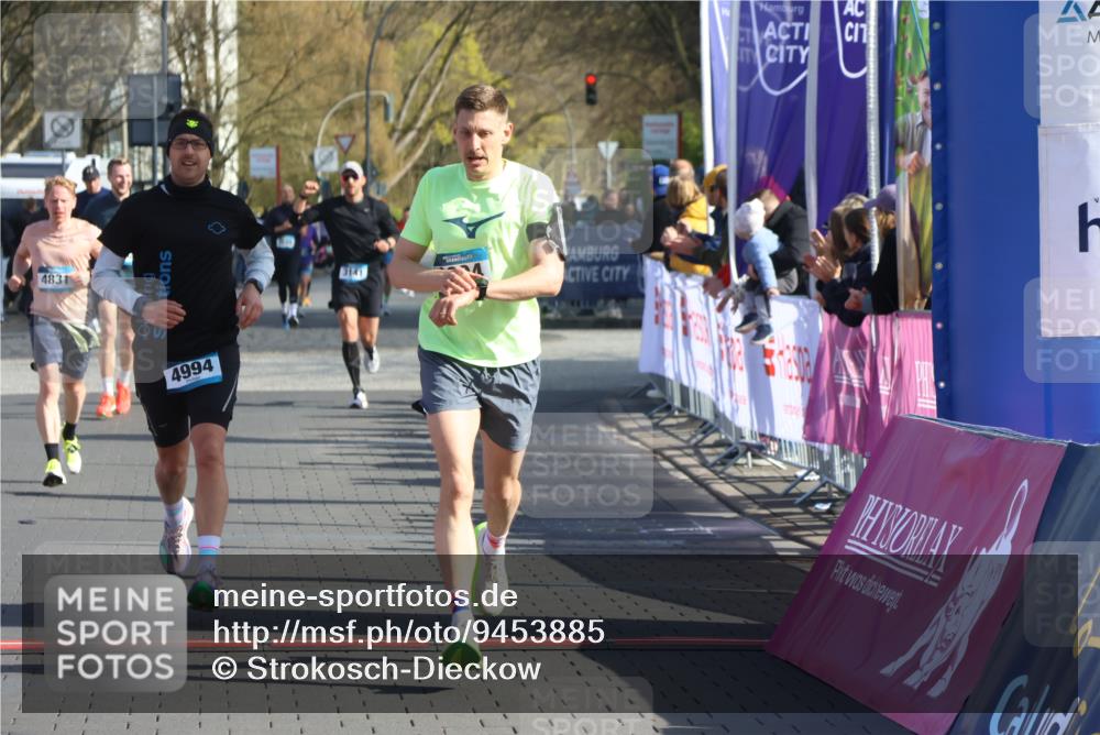 12.04.2026 - 45. Internationalen Wilhelmsburger Insellauf Strokosch-Dieckow http://msf.ph/oto/9453885 12.04.2026 10:28:52 Ziel 5833, 3904, 4994, 4831 meine-sportfotos.de