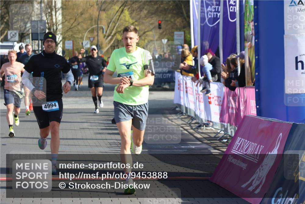 12.04.2026 - 45. Internationalen Wilhelmsburger Insellauf Strokosch-Dieckow http://msf.ph/oto/9453888 12.04.2026 10:28:52 Ziel 5833, 3904, 4994, 4831 meine-sportfotos.de