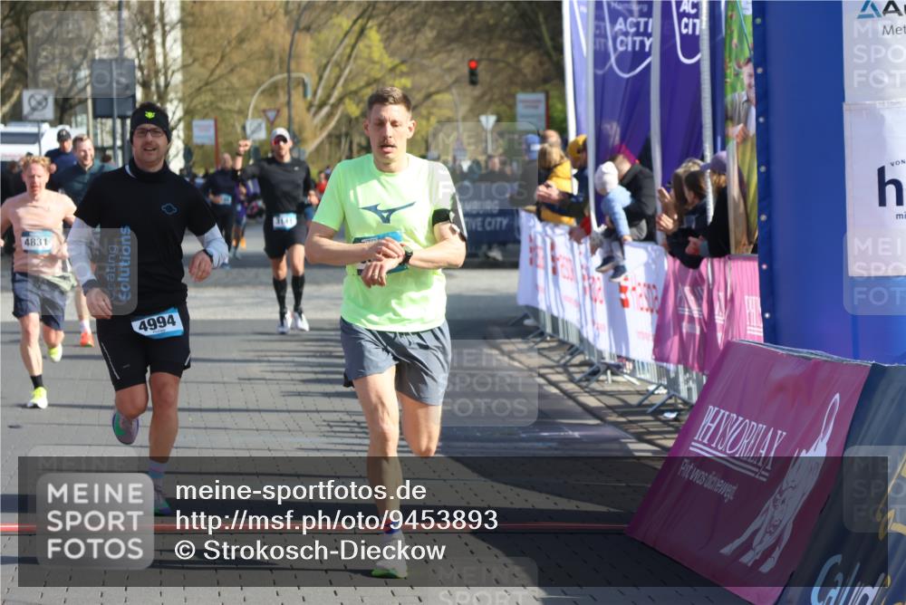 12.04.2026 - 45. Internationalen Wilhelmsburger Insellauf Strokosch-Dieckow http://msf.ph/oto/9453893 12.04.2026 10:28:52 Ziel 5833, 3904, 4994, 4831 meine-sportfotos.de