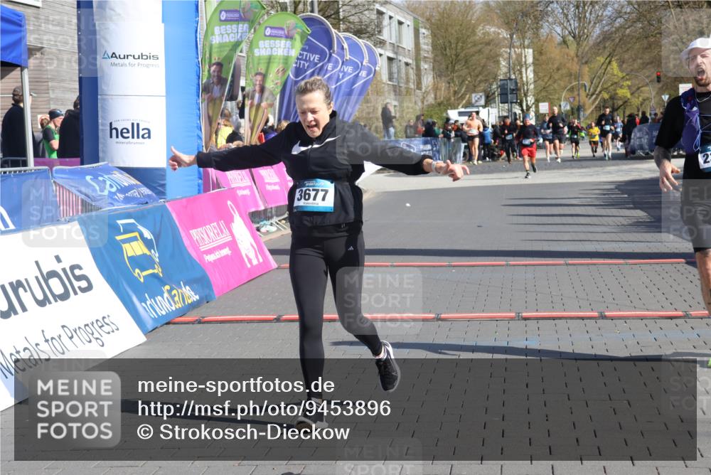 12.04.2026 - 45. Internationalen Wilhelmsburger Insellauf Strokosch-Dieckow http://msf.ph/oto/9453896 12.04.2026 10:40:54 Ziel 2525, 3677, 2379 meine-sportfotos.de