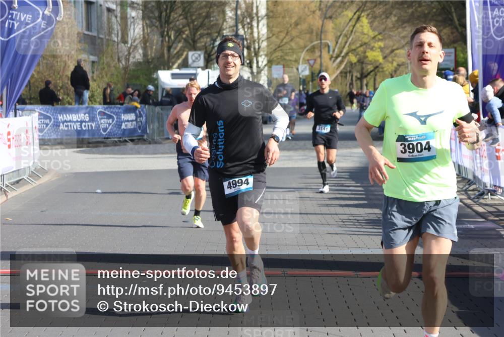 12.04.2026 - 45. Internationalen Wilhelmsburger Insellauf Strokosch-Dieckow http://msf.ph/oto/9453897 12.04.2026 10:28:53 Ziel 3904, 4994, 4831 meine-sportfotos.de