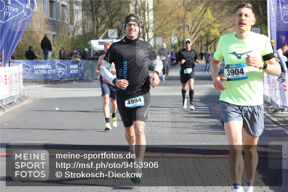 12.04.2026 - 45. Internationalen Wilhelmsburger Insellauf Strokosch-Dieckow http://msf.ph/oto/9453906 12.04.2026 10:28:53 Ziel 3904, 4994, 4831 meine-sportfotos.de