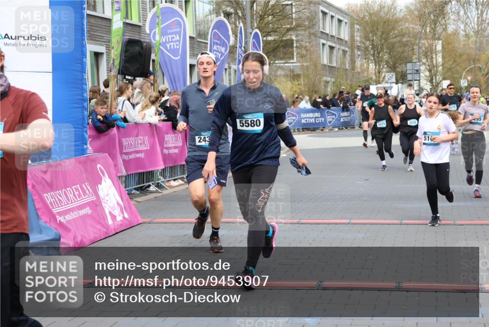 12.04.2026 - 45. Internationalen Wilhelmsburger Insellauf Strokosch-Dieckow http://msf.ph/oto/9453907 12.04.2026 13:05:44 Ziel 3817, 5580, 2433, 5102, 5295, 3025, 3030 meine-sportfotos.de
