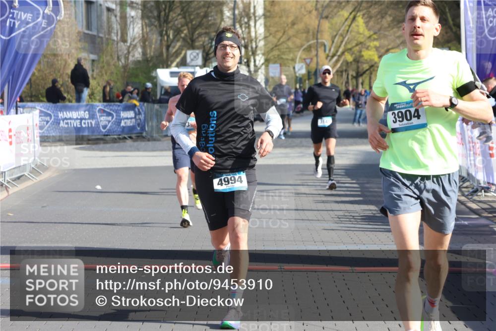 12.04.2026 - 45. Internationalen Wilhelmsburger Insellauf Strokosch-Dieckow http://msf.ph/oto/9453910 12.04.2026 10:28:53 Ziel 3904, 4994, 4831 meine-sportfotos.de
