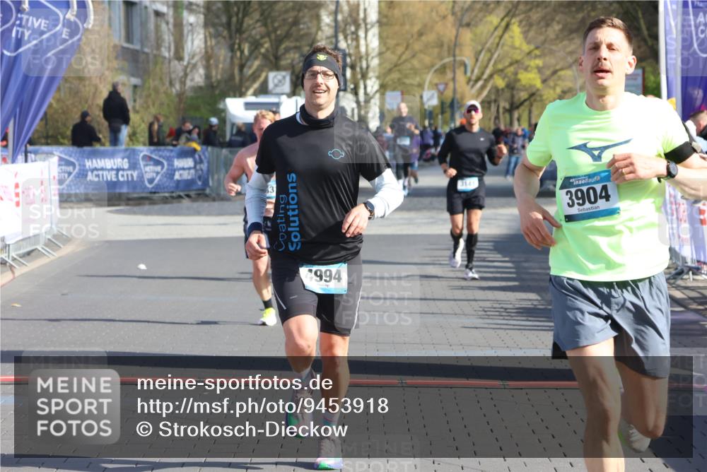 12.04.2026 - 45. Internationalen Wilhelmsburger Insellauf Strokosch-Dieckow http://msf.ph/oto/9453918 12.04.2026 10:28:53 Ziel 3904, 4994, 4831 meine-sportfotos.de