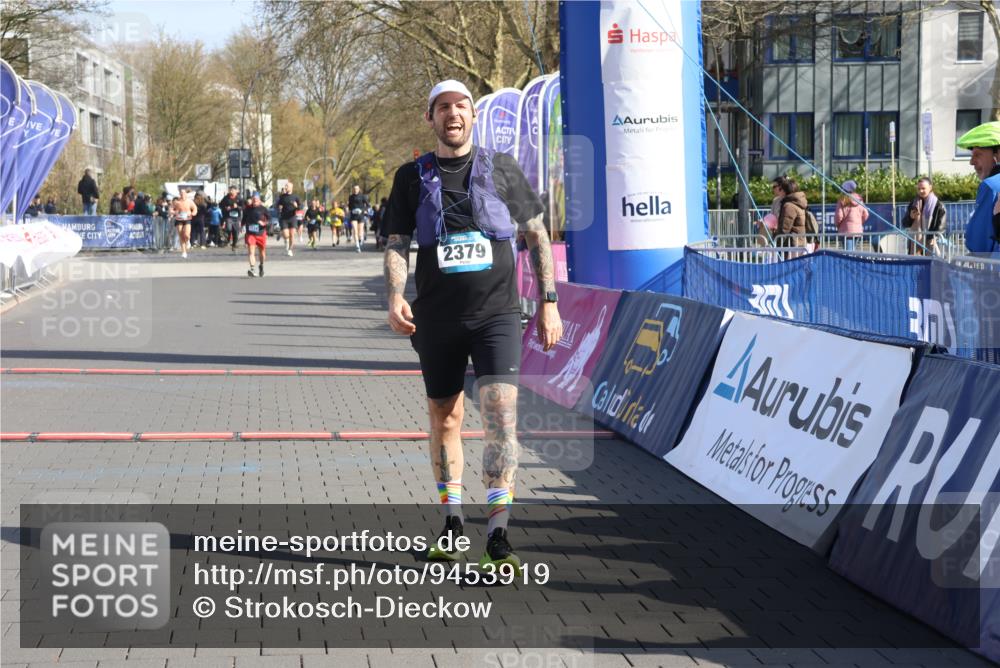 12.04.2026 - 45. Internationalen Wilhelmsburger Insellauf Strokosch-Dieckow http://msf.ph/oto/9453919 12.04.2026 10:40:55 Ziel 3677, 2379 meine-sportfotos.de