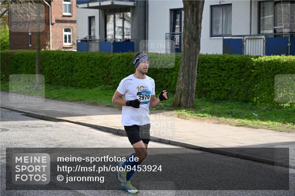 12.04.2026 - 45. Internationalen Wilhelmsburger Insellauf J. Mangold http://msf.ph/oto/9453924 12.04.2026 10:15:53 Ziel 2970, 2405, 3685, 3113, 2487 meine-sportfotos.de
