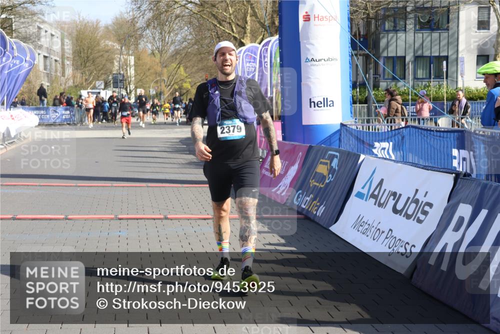 12.04.2026 - 45. Internationalen Wilhelmsburger Insellauf Strokosch-Dieckow http://msf.ph/oto/9453925 12.04.2026 10:40:55 Ziel 3677, 2379 meine-sportfotos.de