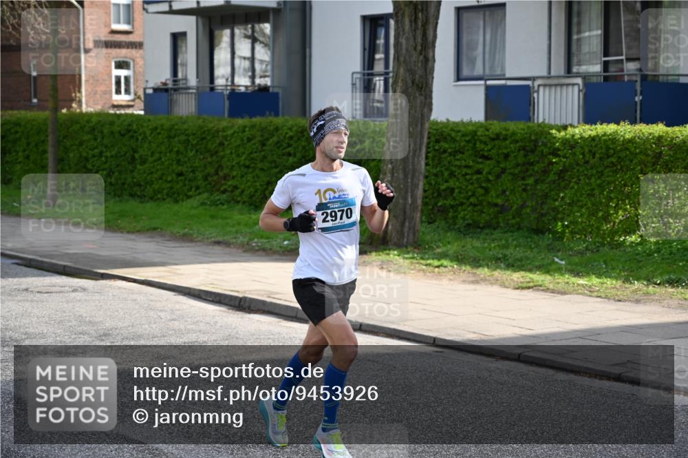 12.04.2026 - 45. Internationalen Wilhelmsburger Insellauf J. Mangold http://msf.ph/oto/9453926 12.04.2026 10:15:53 Ziel 2970, 2405, 3685, 3113, 2487 meine-sportfotos.de