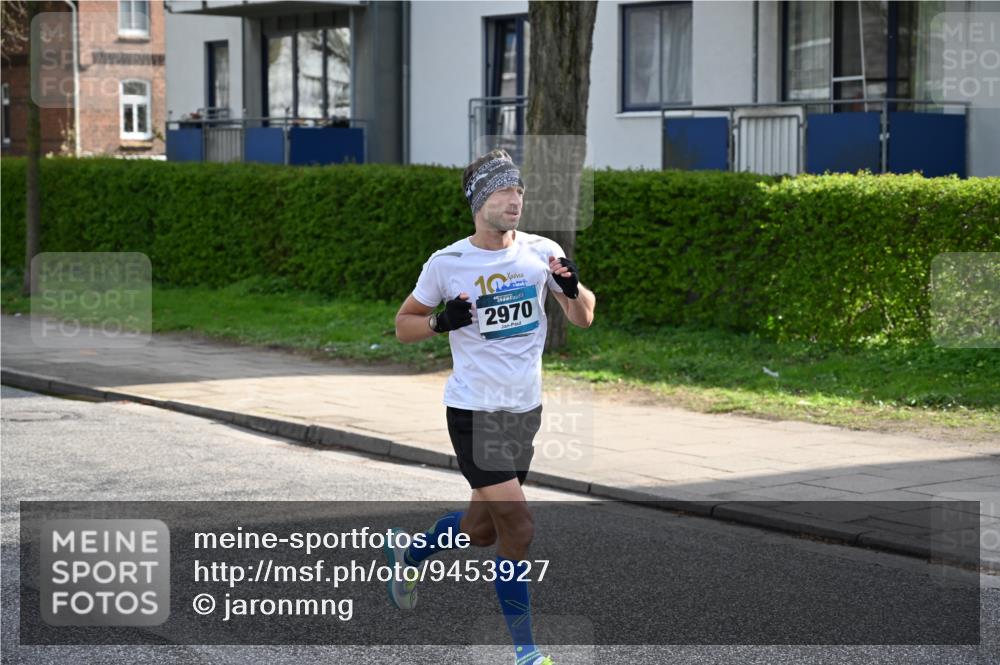 12.04.2026 - 45. Internationalen Wilhelmsburger Insellauf J. Mangold http://msf.ph/oto/9453927 12.04.2026 10:15:53 Ziel 2970, 2405, 3685, 3113, 2487 meine-sportfotos.de