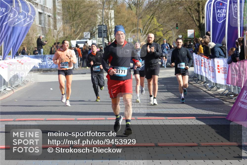 12.04.2026 - 45. Internationalen Wilhelmsburger Insellauf Strokosch-Dieckow http://msf.ph/oto/9453929 12.04.2026 10:41:03 Ziel 3171, 5832, 4680, 4262, 2485, 2883 meine-sportfotos.de