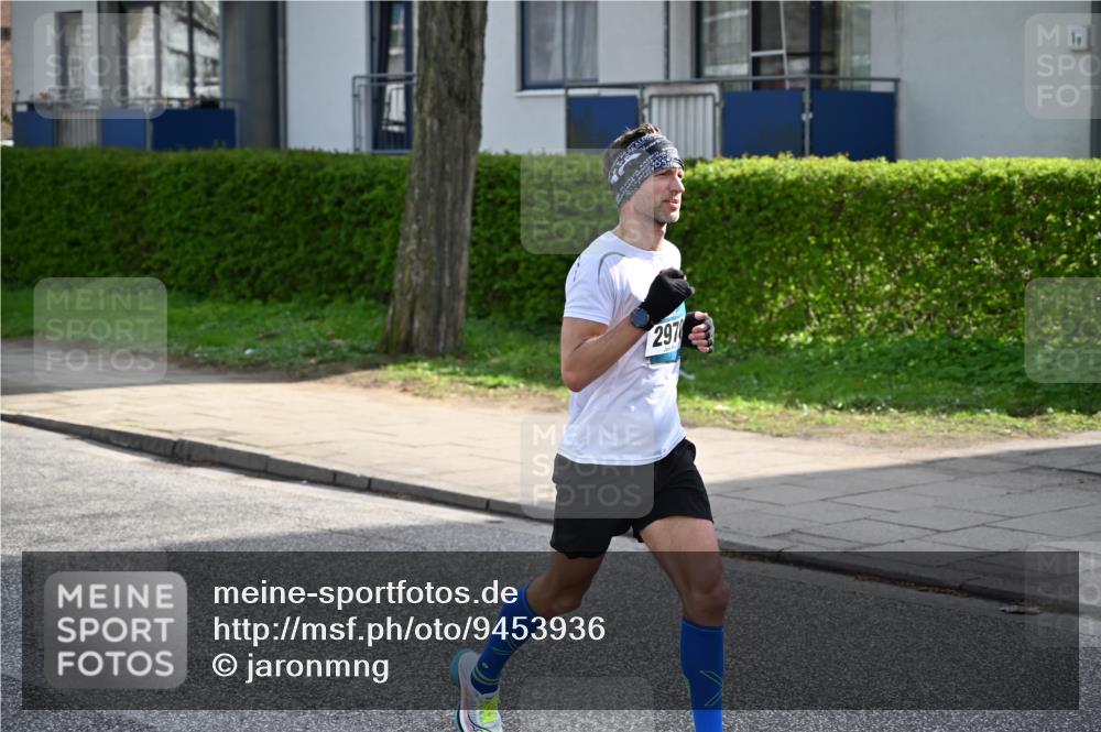 12.04.2026 - 45. Internationalen Wilhelmsburger Insellauf J. Mangold http://msf.ph/oto/9453936 12.04.2026 10:15:53 Ziel 2970, 2405, 3685, 3113, 2487 meine-sportfotos.de