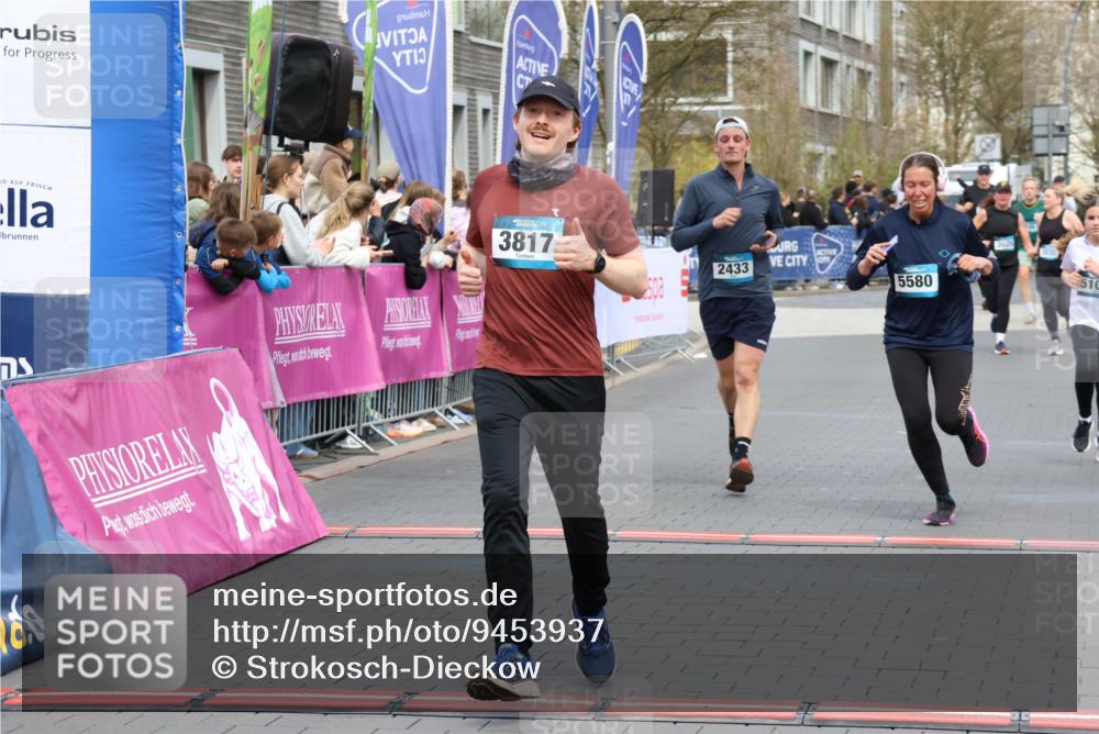 12.04.2026 - 45. Internationalen Wilhelmsburger Insellauf Strokosch-Dieckow http://msf.ph/oto/9453937 12.04.2026 13:05:43 Ziel 3817, 5580, 2433, 5102, 5295 meine-sportfotos.de