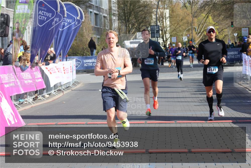 12.04.2026 - 45. Internationalen Wilhelmsburger Insellauf Strokosch-Dieckow http://msf.ph/oto/9453938 12.04.2026 10:28:56 Ziel 3904, 4994, 4831, 3141, 4883 meine-sportfotos.de