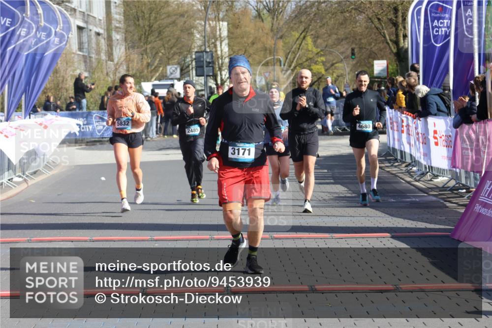 12.04.2026 - 45. Internationalen Wilhelmsburger Insellauf Strokosch-Dieckow http://msf.ph/oto/9453939 12.04.2026 10:41:03 Ziel 3171, 5832, 4680, 4262, 2485, 2883 meine-sportfotos.de