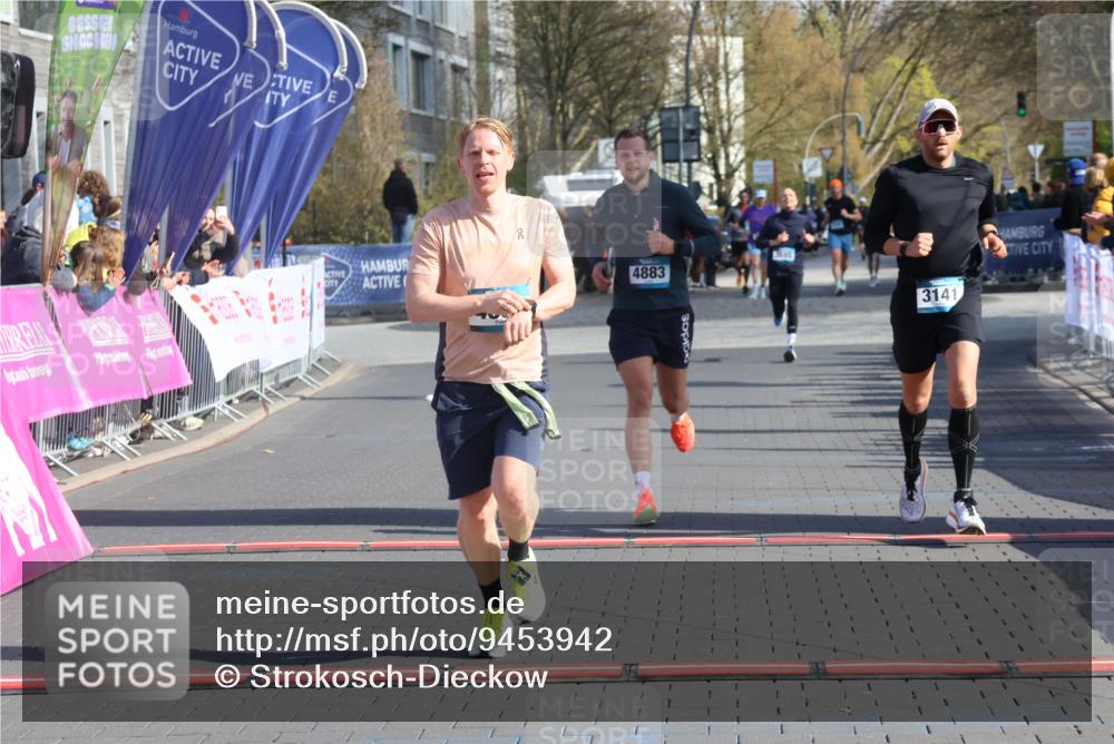 12.04.2026 - 45. Internationalen Wilhelmsburger Insellauf Strokosch-Dieckow http://msf.ph/oto/9453942 12.04.2026 10:28:56 Ziel 3904, 4994, 4831, 3141, 4883 meine-sportfotos.de