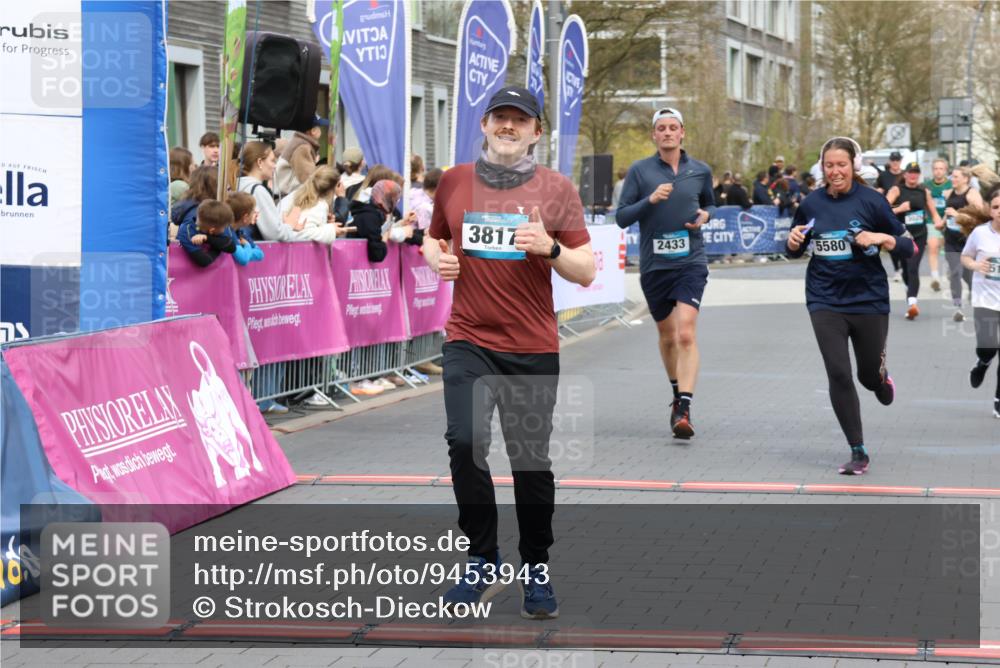 12.04.2026 - 45. Internationalen Wilhelmsburger Insellauf Strokosch-Dieckow http://msf.ph/oto/9453943 12.04.2026 13:05:42 Ziel 3817, 5580, 2433, 5102, 5295 meine-sportfotos.de