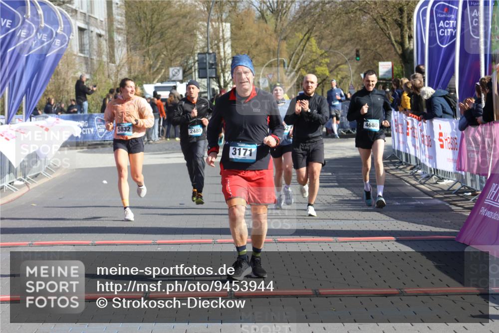 12.04.2026 - 45. Internationalen Wilhelmsburger Insellauf Strokosch-Dieckow http://msf.ph/oto/9453944 12.04.2026 10:41:03 Ziel 3171, 5832, 4680, 4262, 2485, 2883 meine-sportfotos.de