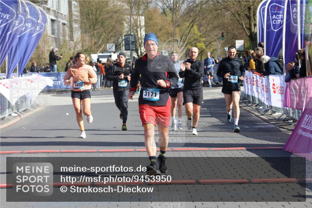 12.04.2026 - 45. Internationalen Wilhelmsburger Insellauf Strokosch-Dieckow http://msf.ph/oto/9453950 12.04.2026 10:41:03 Ziel 3171, 5832, 4680, 4262, 2485, 2883 meine-sportfotos.de