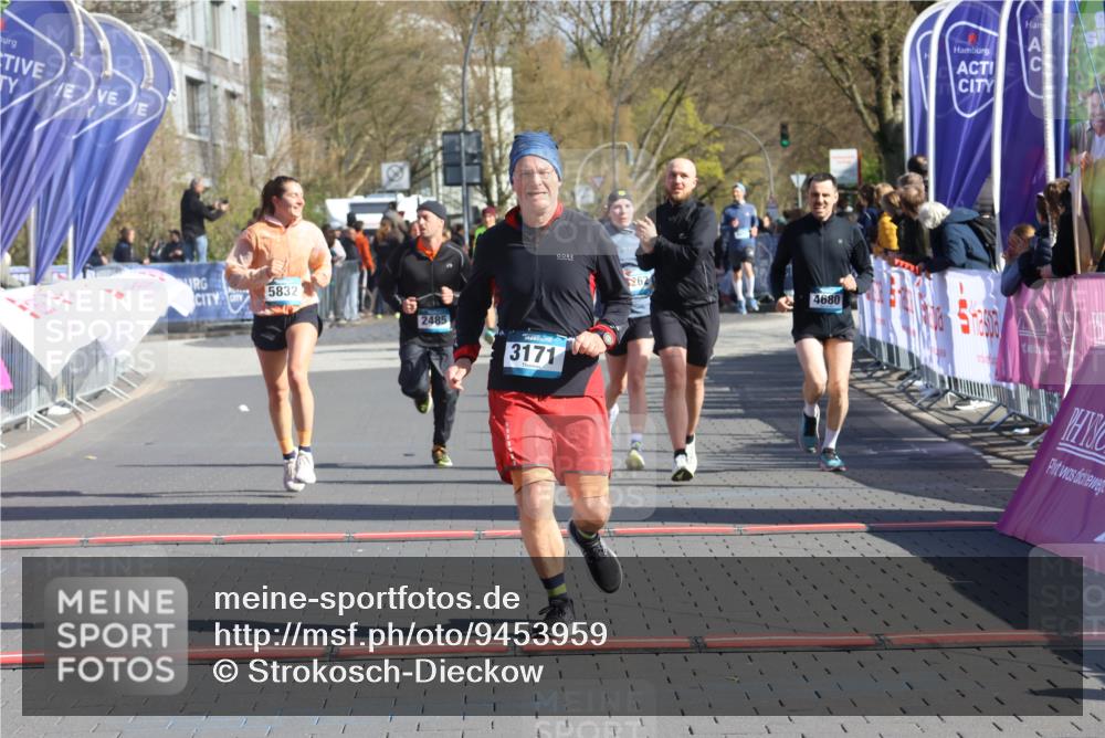 12.04.2026 - 45. Internationalen Wilhelmsburger Insellauf Strokosch-Dieckow http://msf.ph/oto/9453959 12.04.2026 10:41:03 Ziel 3171, 5832, 4680, 4262, 2485, 2883 meine-sportfotos.de