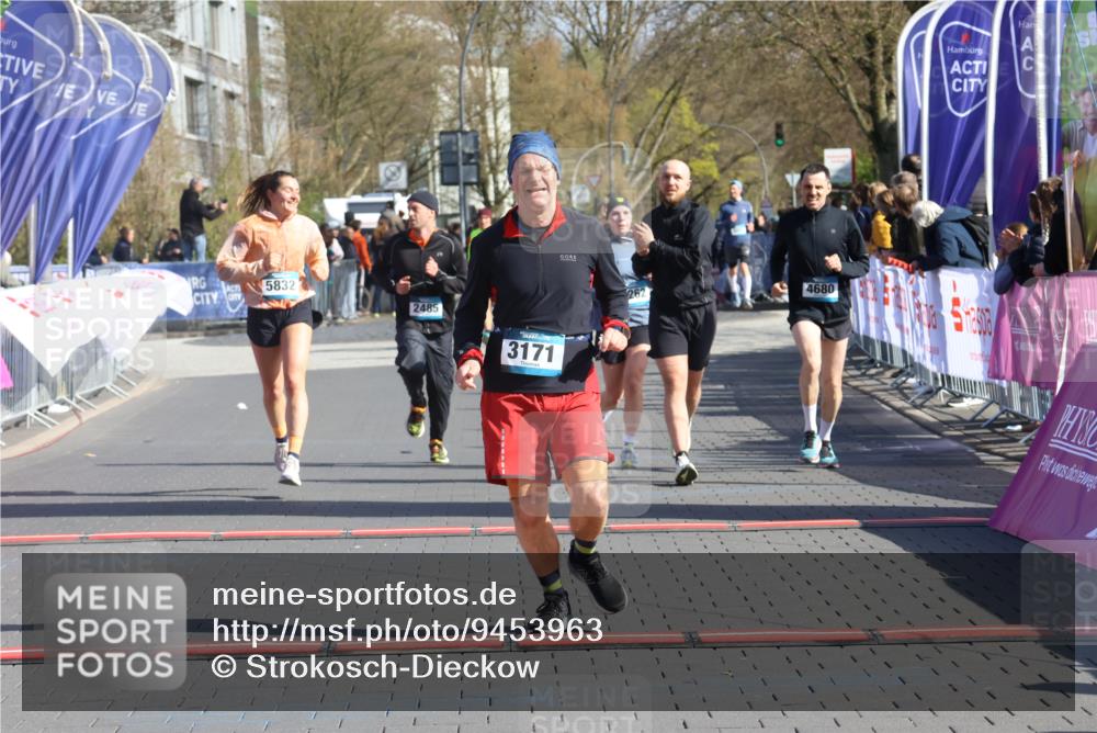 12.04.2026 - 45. Internationalen Wilhelmsburger Insellauf Strokosch-Dieckow http://msf.ph/oto/9453963 12.04.2026 10:41:03 Ziel 3171, 5832, 4680, 4262, 2485, 2883 meine-sportfotos.de