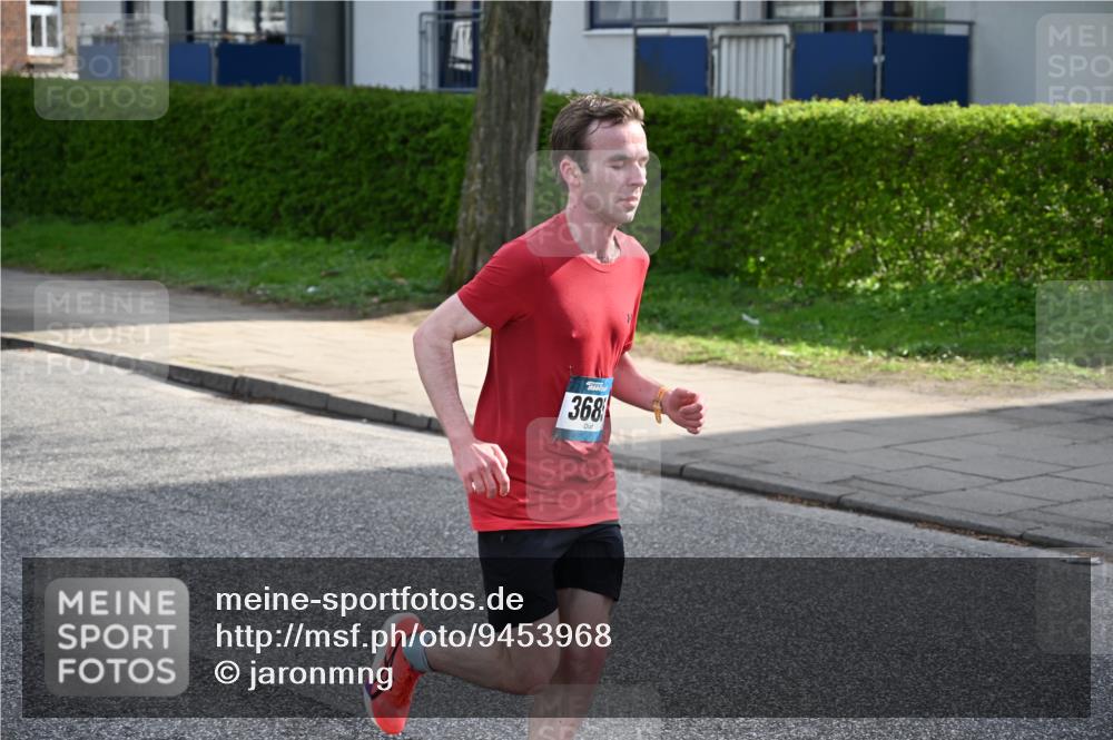 12.04.2026 - 45. Internationalen Wilhelmsburger Insellauf J. Mangold http://msf.ph/oto/9453968 12.04.2026 10:16:07 Ziel 2405, 3685, 3113, 2487, 5676 meine-sportfotos.de