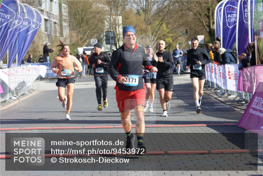 12.04.2026 - 45. Internationalen Wilhelmsburger Insellauf Strokosch-Dieckow http://msf.ph/oto/9453972 12.04.2026 10:41:03 Ziel 3171, 5832, 4680, 4262, 2485, 2883 meine-sportfotos.de