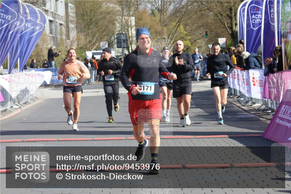 12.04.2026 - 45. Internationalen Wilhelmsburger Insellauf Strokosch-Dieckow http://msf.ph/oto/9453976 12.04.2026 10:41:03 Ziel 3171, 5832, 4680, 4262, 2485, 2883 meine-sportfotos.de
