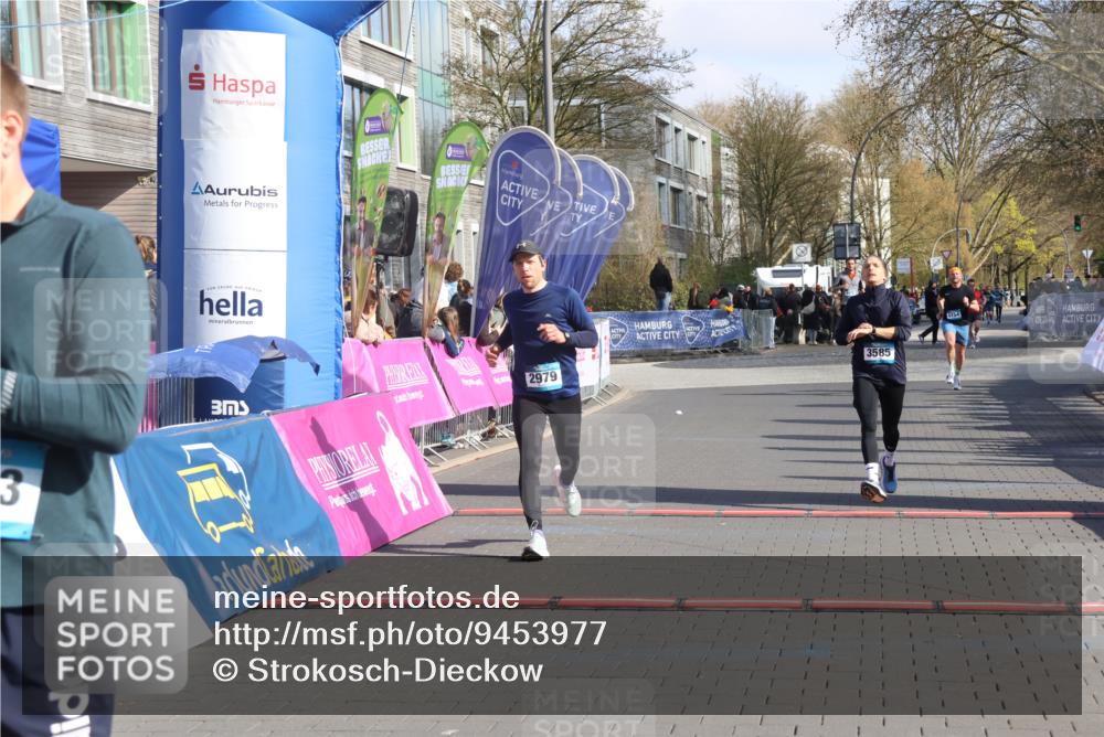 12.04.2026 - 45. Internationalen Wilhelmsburger Insellauf Strokosch-Dieckow http://msf.ph/oto/9453977 12.04.2026 10:29:01 Ziel 3141, 4883, 2979, 3585 meine-sportfotos.de